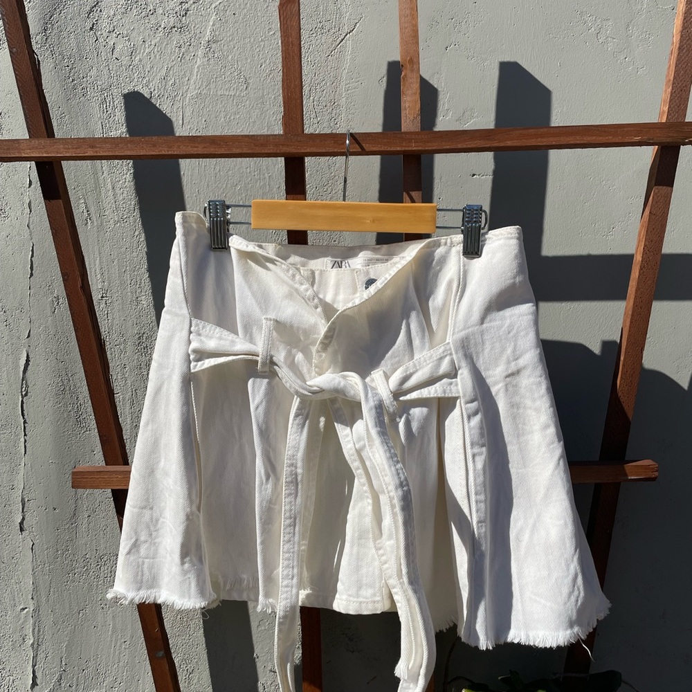 White denim skirt
